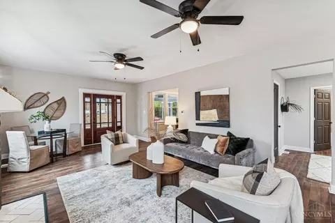 Living - 2879 Ratterman, Cincinnati, OH 45211 photo 2 of 4