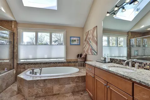 Bath - 11630 Plumhill, Cincinnati, OH 45249 photo 2 of 7