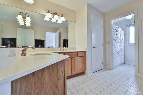 Bath - 11630 Plumhill, Cincinnati, OH 45249 photo 5 of 7