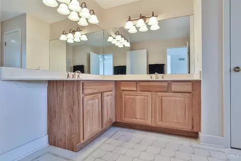 Bath - 11630 Plumhill, Cincinnati, OH 45249 photo 6 of 7