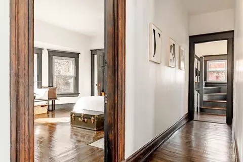 Entry Way - 2233 Burnet Ave, Cincinnati, OH 45219 photo 7 of 10