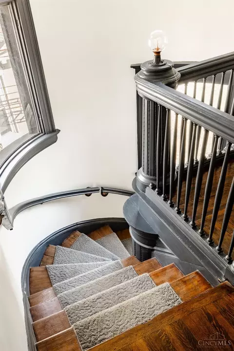 Entry Way - 2233 Burnet Ave, Cincinnati, OH 45219 photo 5 of 10