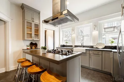 Kitchen - 2233 Burnet Ave, Cincinnati, OH 45219 photo 1 of 10