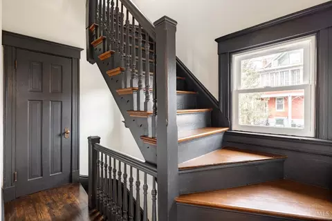 Entry Way - 2233 Burnet Ave, Cincinnati, OH 45219 photo 9 of 10