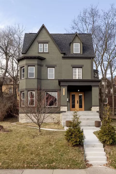 Exterior - 2233 Burnet Ave, Cincinnati, OH 45219 photo 2 of 11