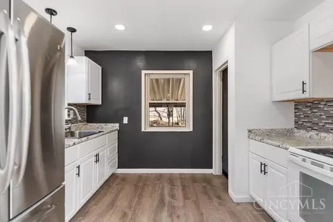Kitchen - 6934 Bramble Ave, Cincinnati, OH 45227 photo 1 of 6