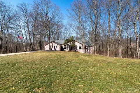 902 Country Club Dr, Cincinnati, OH 45245