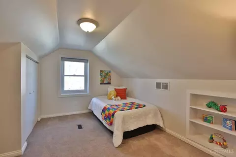 Bedroom - 9395 Opal Ct, Blue Ash, OH 45242 photo 4 of 8