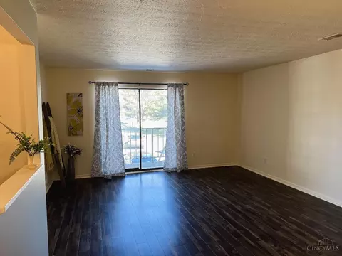 541 Davis Rd #8, Cincinnati, OH 45255 photo 2