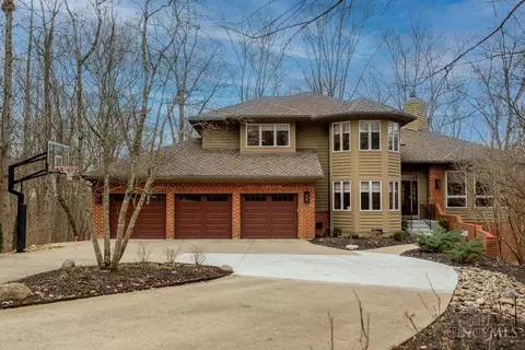 892 Country Club Dr, Cincinnati, OH 45245