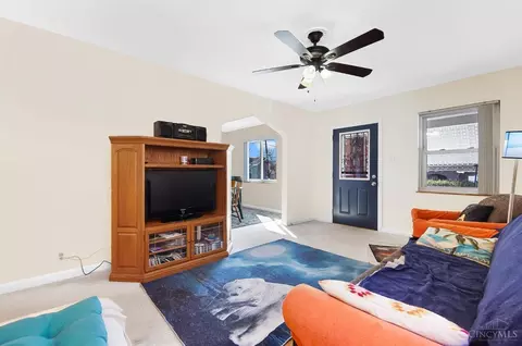 Bedroom - 6728 Plainfield Rd, Silverton, OH 45236 photo 1 of 6