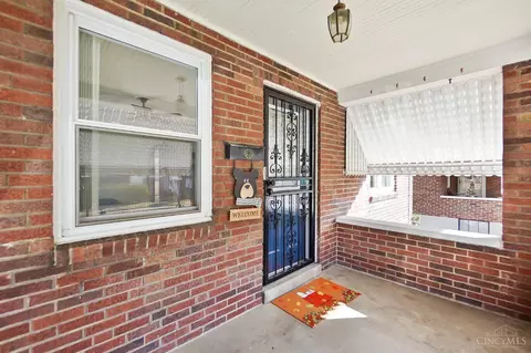 Exterior - 6728 Plainfield Rd, Silverton, OH 45236 photo 6 of 14