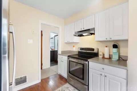Kitchen - 6728 Plainfield Rd, Silverton, OH 45236 photo 4 of 5
