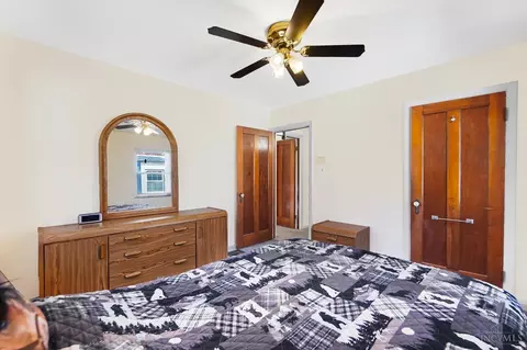 Bedroom - 6728 Plainfield Rd, Silverton, OH 45236 photo 4 of 6
