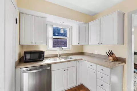 Kitchen - 6728 Plainfield Rd, Silverton, OH 45236 photo 2 of 5