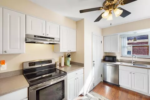 Kitchen - 6728 Plainfield Rd, Silverton, OH 45236 photo 5 of 5