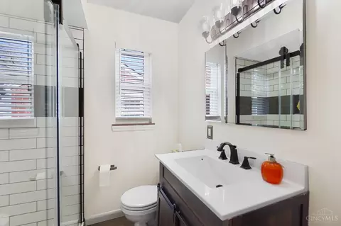 Bath - 6728 Plainfield Rd, Silverton, OH 45236 photo 1 of 1