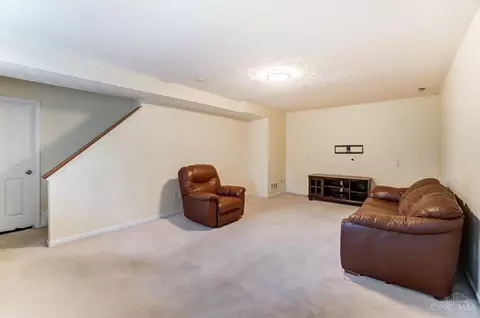 Living - 2488 Oaktree Pl, Cincinnati, OH 45238 photo 5 of 6