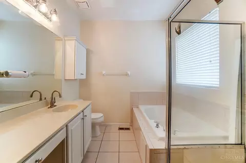 Bath - 2488 Oaktree Pl, Cincinnati, OH 45238 photo 2 of 4