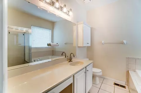 Bath - 2488 Oaktree Pl, Cincinnati, OH 45238 photo 3 of 4