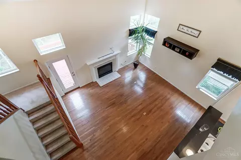Living - 2488 Oaktree Pl, Cincinnati, OH 45238 photo 4 of 6