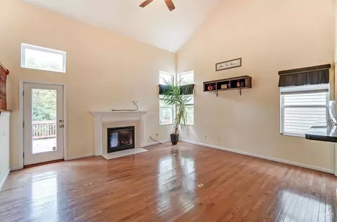 Living - 2488 Oaktree Pl, Cincinnati, OH 45238 photo 2 of 6