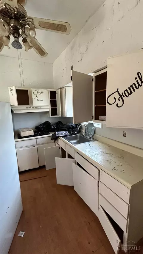Kitchen - 2734 N Bend Rd, Cincinnati, OH 45239 photo 1 of 2