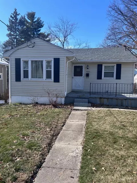 7357 Hickman St, Mount Healthy, OH 45231