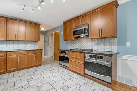 Kitchen - 6320 Stirrup Rd, Cincinnati, OH 45244 photo 2 of 4