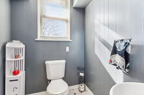 Bath - 3617 Darwin Ave, Cheviot, OH 45211 photo 1 of 4