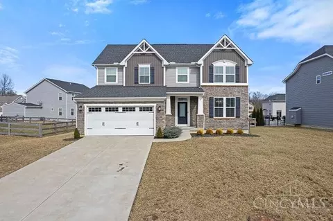 4008 Ivy Wood Dr, Amelia, OH 45102