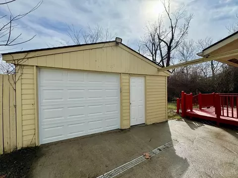 Exterior - 9568 Amarillo Ct, Cincinnati, OH 45231 photo 5 of 11