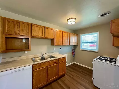 Kitchen - 9568 Amarillo Ct, Cincinnati, OH 45231 photo 1 of 4