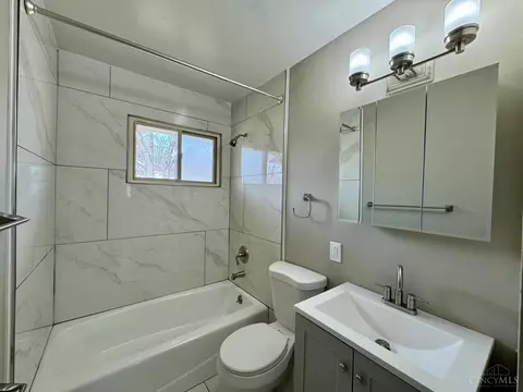 Bath - 9568 Amarillo Ct, Cincinnati, OH 45231 photo 1 of 2