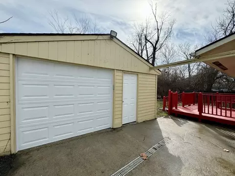 Exterior - 9568 Amarillo Ct, Cincinnati, OH 45231 photo 3 of 11