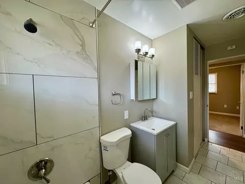 Bath - 9568 Amarillo Ct, Cincinnati, OH 45231 photo 2 of 2