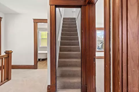 Entry Way - 4300 Watterson St, Cincinnati, OH 45227 photo 6 of 6