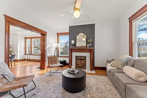 Living - 4300 Watterson St, Cincinnati, OH 45227 photo 1 of 3