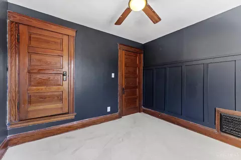 Entry Way - 4300 Watterson St, Cincinnati, OH 45227 photo 5 of 6