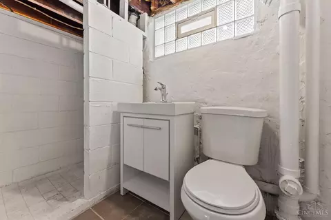 Bath - 4300 Watterson St, Cincinnati, OH 45227 photo 4 of 4