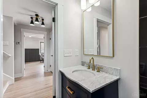 Bath - 6267 Elbrook Ave, Golf Manor, OH 45237 photo 2 of 5