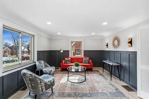 Living - 6267 Elbrook Ave, Golf Manor, OH 45237 photo 4 of 4