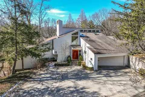 2813 Ambleside Pl, Cincinnati, OH 45208