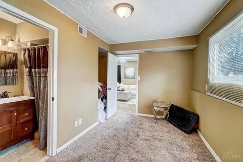 1432 Hazelgrove Dr, Cincinnati, OH 45240 photo 23