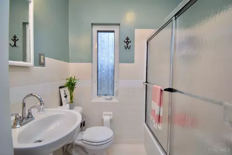 Bath - 7007 Grace Ave, Cincinnati, OH 45227 photo 2 of 5