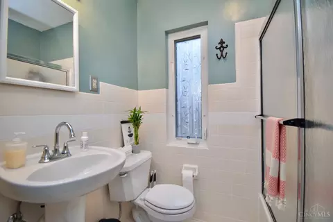 Bath - 7007 Grace Ave, Cincinnati, OH 45227 photo 3 of 5