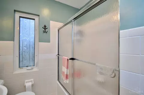 Bath - 7007 Grace Ave, Cincinnati, OH 45227 photo 4 of 5