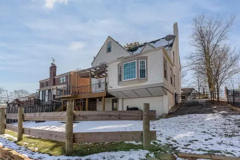 Exterior - 3014 Alpine Ter, Cincinnati, OH 45208 photo 6 of 7