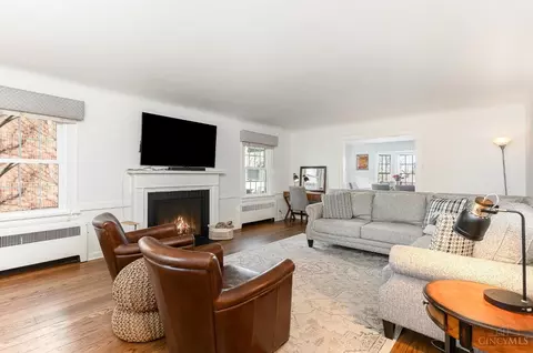 Living - 3014 Alpine Ter, Cincinnati, OH 45208 photo 1 of 3