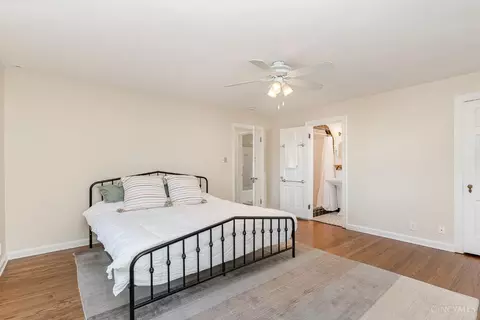 Bedroom - 3014 Alpine Ter, Cincinnati, OH 45208 photo 3 of 5